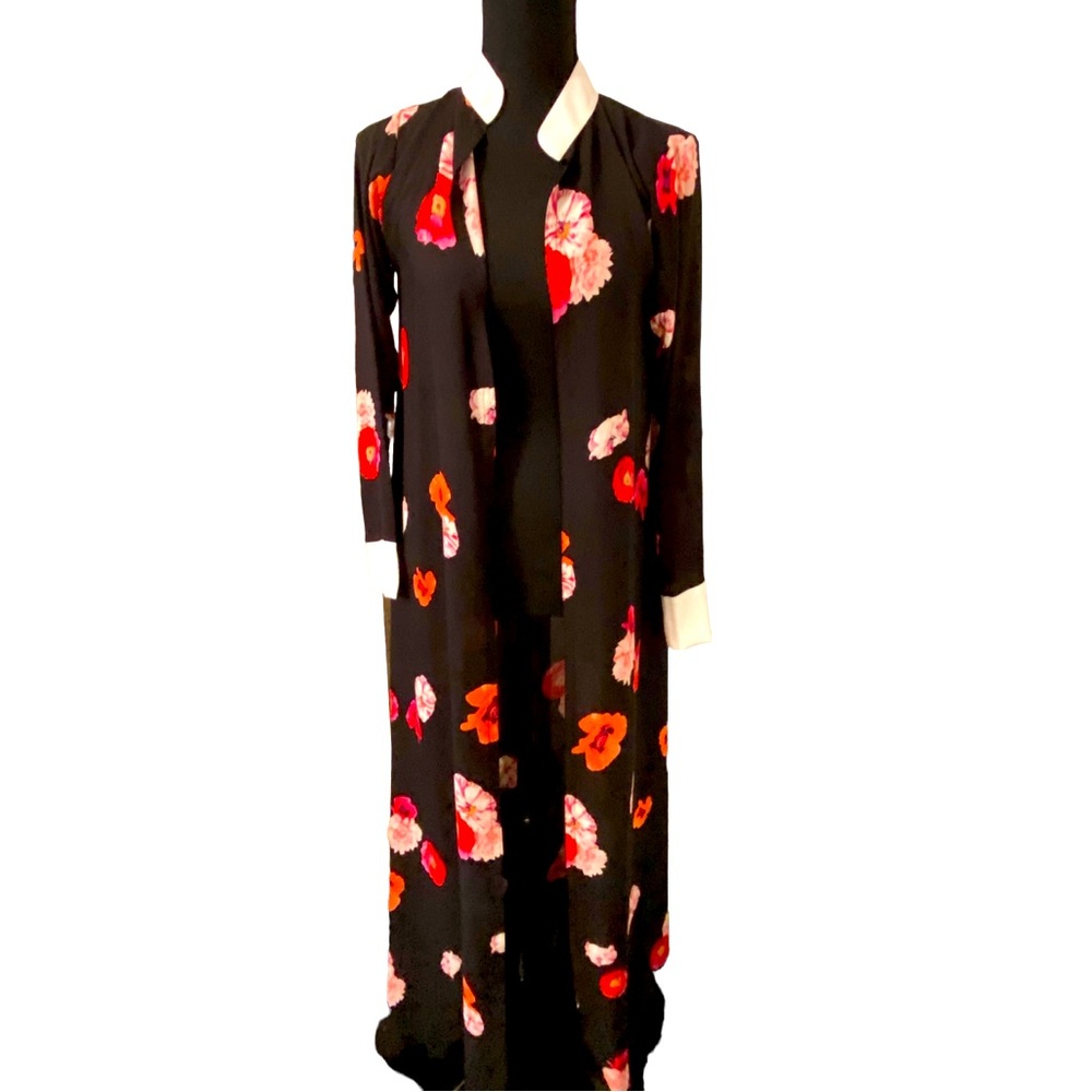 🌟🔥 BOGO Sale🔥🌟 Black and pink Floral Kimono Duster